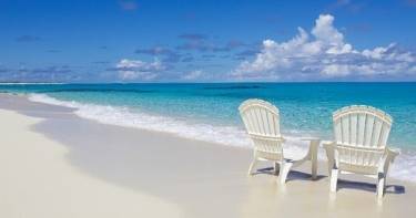Море зовет, волна поет, а ты... в офисе? Тогда срочно отправляйся отдыхать на эти пляжи!