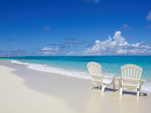 Море зовет, волна поет, а ты... в офисе? Тогда срочно отправляйся отдыхать на эти пляжи!