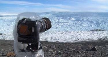 Они установили камеру на отдаленном участке в Гренландии. То, что они там засняли - ужасает!