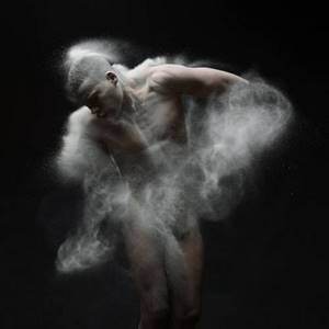 12 совершенно голых моделей в безумно драйвовом фотопроекте Оливера Вальсеччи.