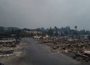 20 фото, демонстрирующие ужасающие последствия лесных пожаров в Калифорнии.