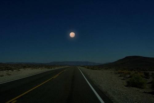 А что, если бы на месте Луны были другие планеты? Благодаря замечательным фото это легко представить...