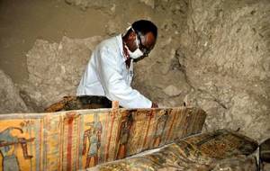 Археологи не ожидали, что найдут ЭТО в 3 500-летней гробнице древнего города.