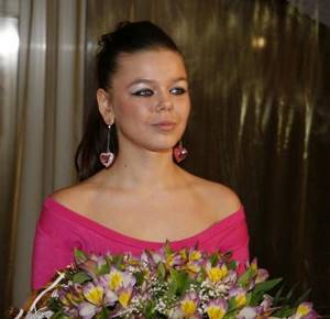 «Бджилка» уже не та: эволюция внешности украинской певицы Алины Гросу.