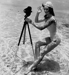 Эротические снимки девушек под водой... Сложно поверить, но эти фотографии были сняты в 1938 году.