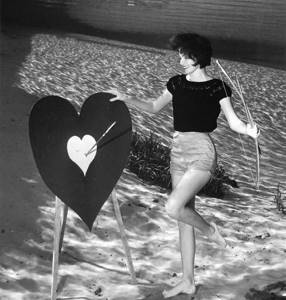 Эротические снимки девушек под водой... Сложно поверить, но эти фотографии были сняты в 1938 году.