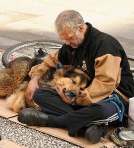 Эти фото доказывают, что твой пес любит тебя, независимо от того, сколько у тебя денег.