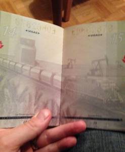 Это не Фотошоп, это всего лишь новый канадский паспорт. Теперь его ни с чем не спутаешь!