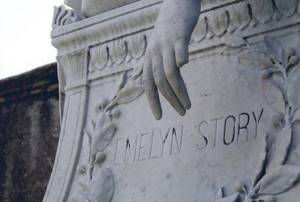Этот памятник на римском кладбище известен во всём мире. Его история заставляет вздрогнуть!