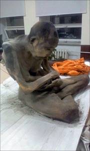Этой мумии 200 лет, но говорят, что в ней всё еще теплится жизнь! Как такое вообще возможно?