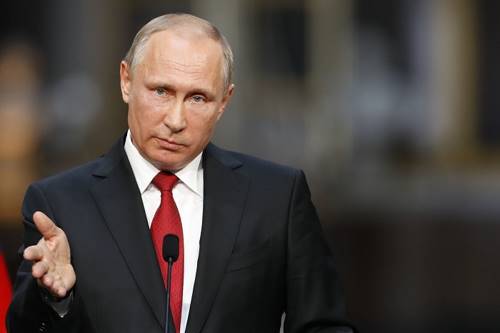 Конференция в Сочи обернулась скандалом! Пользователи Сети вовсю обсуждают очередную выходку Путина.