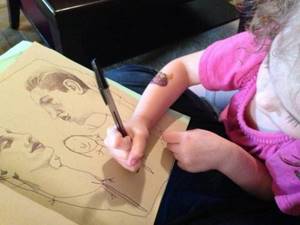 Мама разрешает своей дочери дорисовывать свои картины. Результат их творений - изумительный!
