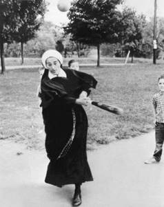 Монахини развлекаются: 11 фото, демонстрирующих, что сестрам не чуждо ничто человеческое.