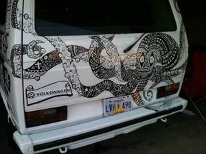 Мужчина пригласил незнакомцев разрисовать свою машину. А в итоге получил настоящее произведение искусства!