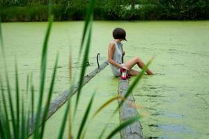 «Плыви в лето!»: 17 трогательных и трагических фото о том, как отдыхают в российской глубинке.