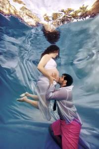 Подводные фотографии будущих мам в качестве русалочек перевернут твое представление о семейных фото!
