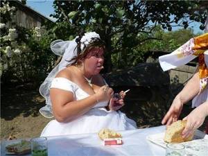 Такое даже стыдно детям показать: 25 ярких свадебных фото, после которых тебе расхочется жениться.