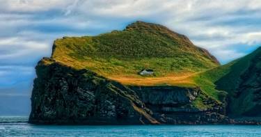 Тебя достали соседи? Тогда этот необычный дом в Исландии идеален для тебя!