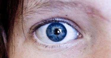 Ученые выяснили, что все люди с голубыми глазами имеют эту уникальную особенность!