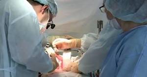В Китае была проведена первая успешная трансплантация головы.