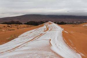 В Сахаре второй год подряд выпадают аномальные снега. Вот как сейчас выглядит пустыня.