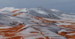 В Сахаре второй год подряд выпадают аномальные снега. Вот как сейчас выглядит пустыня.