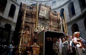 Впервые с 1555 года ученые вскрыли гроб Христа. Вот что они там нашли...