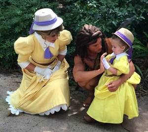 Жизнь в сказке: эта мама шьет точные копии костюмов диснеевских героинь для своей дочки.