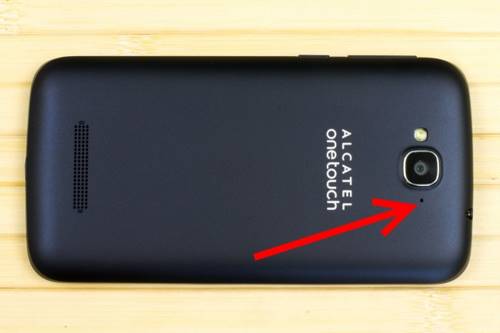Знаешь ли ты, зачем в iPhone нужно это отверстие между вспышкой и камерой?