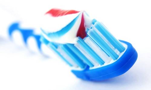Зубная паста — грандиознейшая афера XX века. Оказывается, тебя обманывают десятилетиями!