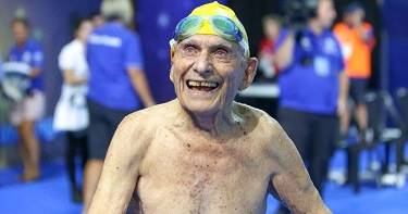 99-летний пловец из Австралии побил мировой рекорд.