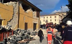 «Мы слышим, как под завалами кричат дети...» Землетрясение в Италии унесло сотни жизней.