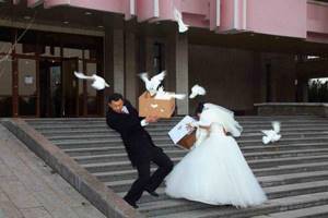 В лучших традициях русской свадьбы! 29 отвратительных шедевров свадебного фотоискусства.