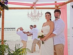 30 свадебных фотографий, испорченных незваными гостями. В итоге вышла бомба!