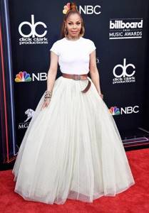48-летняя Дженнифер Лопес появилась на Billboard Music Awards 2018 в откровенном наряде