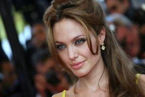 Анджелину Джоли засекли на свидании с бывшим возлюбленным Энистон.