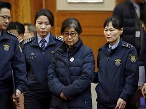 Бывшего президента Кореи приговорили к 24 годам тюрьмы. Причина — коррупция!