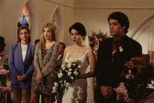 Посмотри, как сейчас выглядит Андреа из суперпопулярного в 90-е сериала «Беверли-Хиллз, 90210».