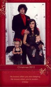 С виду это типичная американская семья. Но посмотри, что они вытворяют на Рождество уже 15 лет!