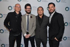 Солист группы Linkin Park перед суицидом оставил завещание. От содержания становится жутко.
