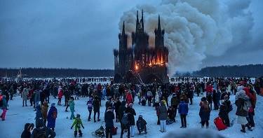 В Никола-Ленивце на Масленицу жгли не чучело, а целый готический храм. Репортаж из Инстаграма.