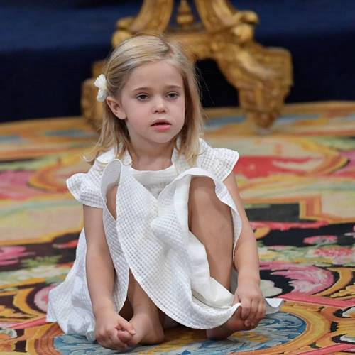 Зовите экзорциста! Весь мир обсуждает выходку маленькой принцессы Швеции на крестинах.