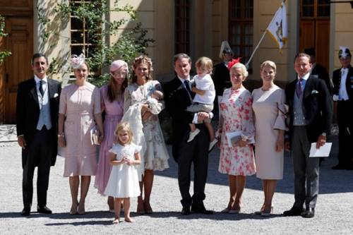 Зовите экзорциста! Весь мир обсуждает выходку маленькой принцессы Швеции на крестинах.
