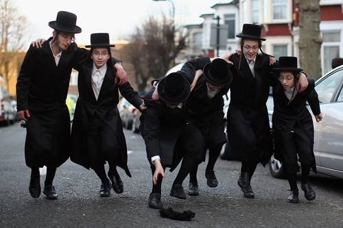 Люди в черном: почему религиозные евреи одеваются так странно