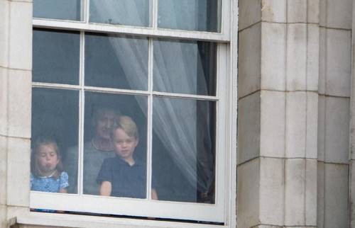 О выходке принцессы Шарлотты гудят все британские СМИ