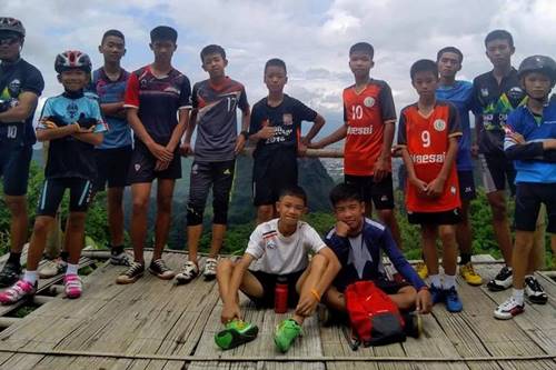 В Таиланде продолжается операция по спасению детской футбольной команды. Уже есть жертва...