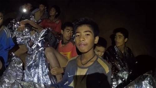 В Таиланде продолжается операция по спасению детской футбольной команды. Уже есть жертва...