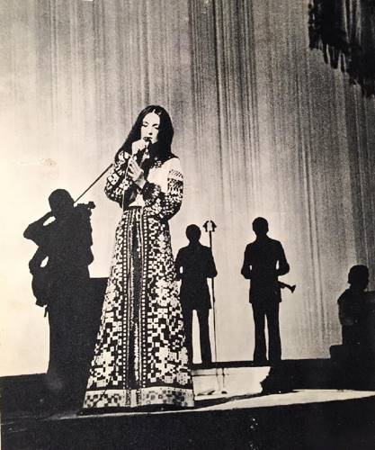 Самой известной «хуторянке» — 71. Невестка Софии Ротару поздравила певицу ранее не опубликованным снимком.