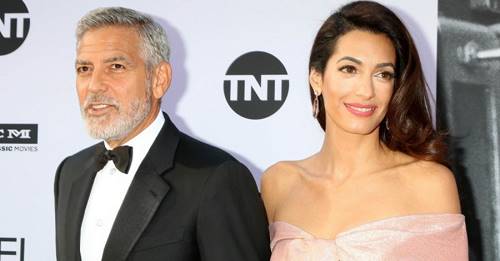 Девочка в маму, мальчик в папу: папарацци подловили Амаль Клуни с подросшими двойняшками