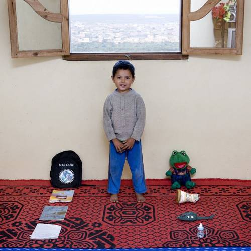 Фотограф объездил более 50 стран, чтобы снять детей на фоне их самых ценных сокровищ